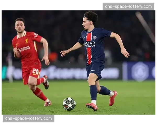 比赛复盘：巴黎圣日耳曼如何通过中场阵型的前压，成功遏制里昂的快速反击。